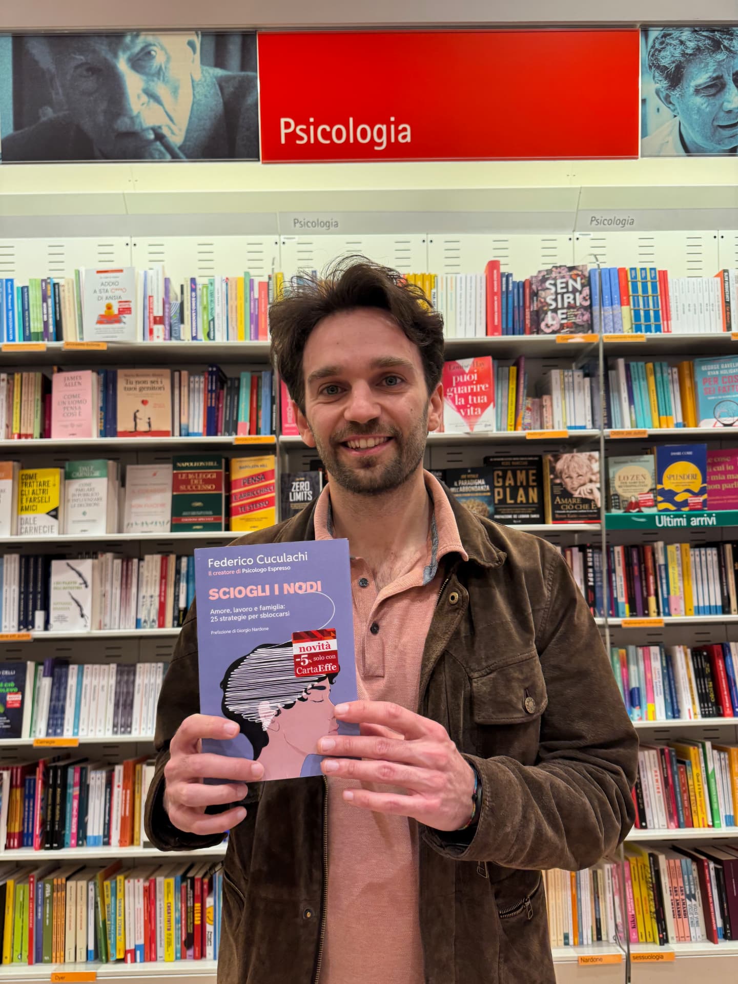 Federico Cuculachi in libreria con il suo libro Sciogli i Nodi